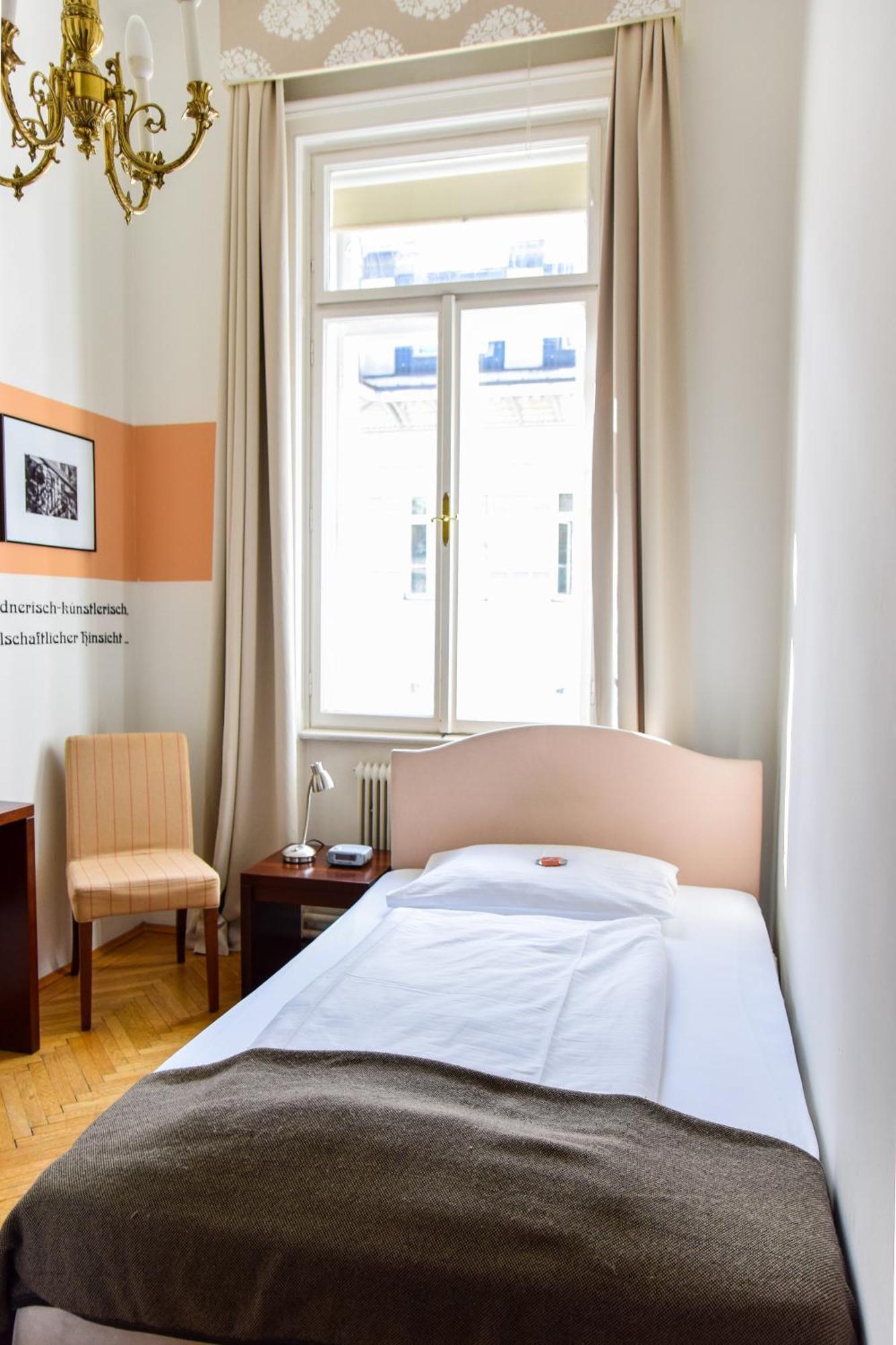 Pension Riedl Hotel Vienna Room photo