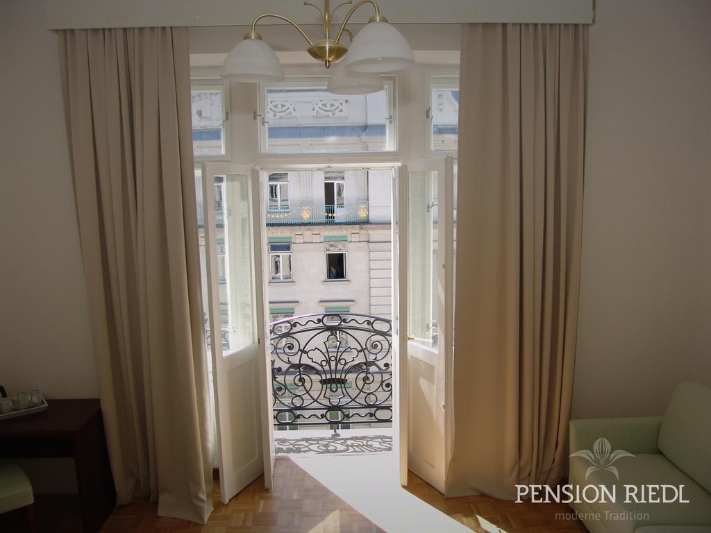 Pension Riedl Hotel Vienna Room photo